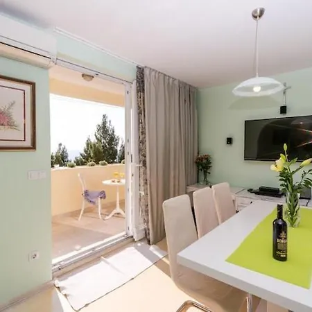 Stella Maris- One Bedroom With Balcony And Sea View *