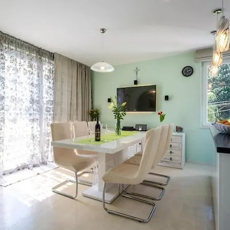 Stella Maris- One Bedroom With Balcony And Sea View *